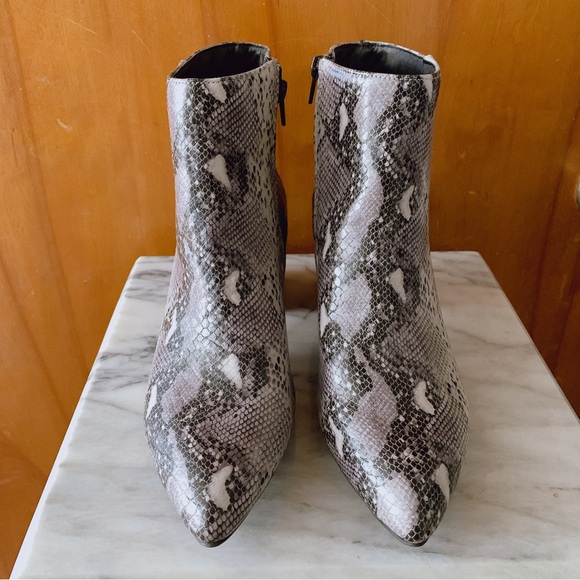 NEW Esprit Snake print ankle boots Size 8.5 womans - Picture 2 of 5